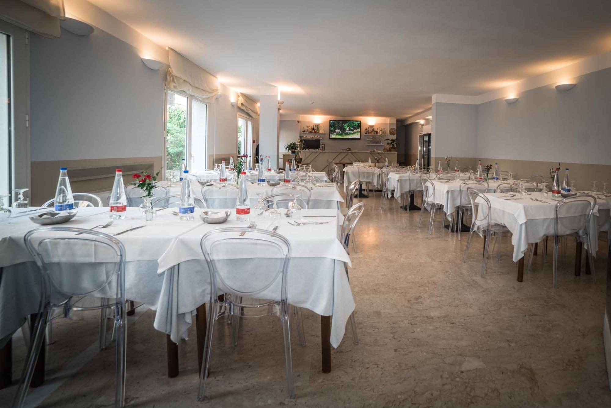 Hotel Delle Rose San Bartolomeo Al Mare Exterior photo