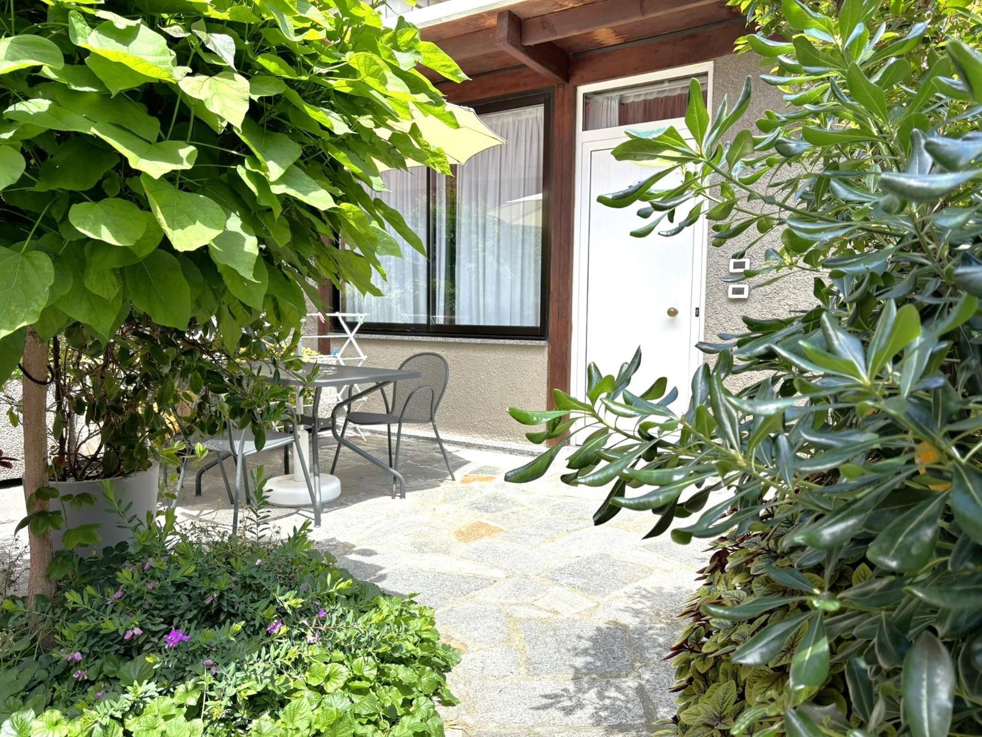 Hotel Delle Rose San Bartolomeo Al Mare Exterior photo